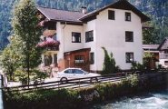 hertahoellsommerhausansichtmitwaldbach150x100big