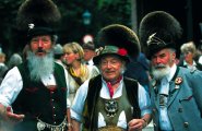 Bad Goisern | 23. bis 25. August 2013: Dieses Spätsommerfest lockt jedes Jahr zahlreiche Brauchtums- und Volksmusikfreunde nach Bad Goisern am Hallstättersee. Die Gamsjagatage definieren das Brauchtum neu!
