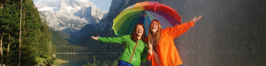 Unter dem Regenschirm bei schönem Schlechtwetter - &copy; Kraft