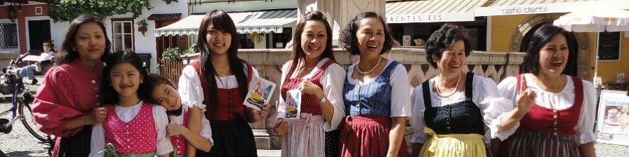Dirndl To Go in Hallstatt  - &copy; Höll