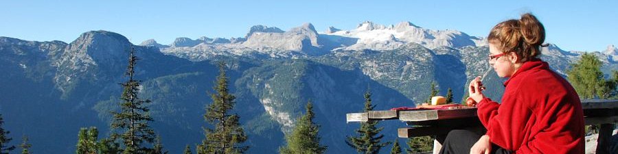 Obertrauner Sarsteinhütte -  Jausenzeit mit Dachsteinblick!  - &copy; Kraft