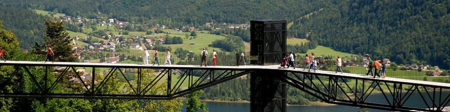 Urlaub in Hallstatt: Grandiose Aussichtsbrücke auf dem Salzberg - &copy; Kraft
