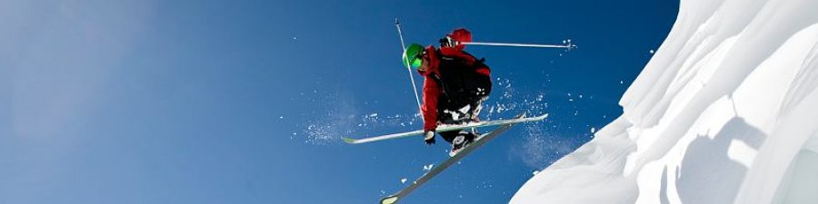 Tollkühne Sprunge in der FreerideArena auf dem Krippenstein in Onertraun - &copy; Himsl