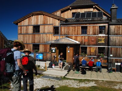 © Kraft | Wandern zum Wiesberghaus in der Ferienregion Dachstein Salzkammergut in Österreich