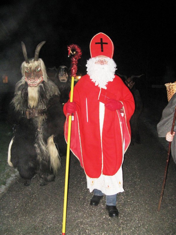 Der Nikolaus Kommt Uber Den See Obertraun Holiday In The Salzkammergut Austria