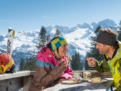 ©OÖ.Tourismus/Erber | Winterurlaub in Hallstatt bei Skifahren in der Skiregion Dachstein West bei einem Winterurlaub im Salzkammergut