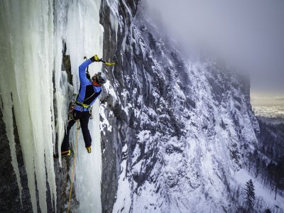 © Outdoor Leadership | Eisklettern bei einem Winterim im Salzkammergut Winterurlaub aktiv in Bad Goisern am Hallstättersee