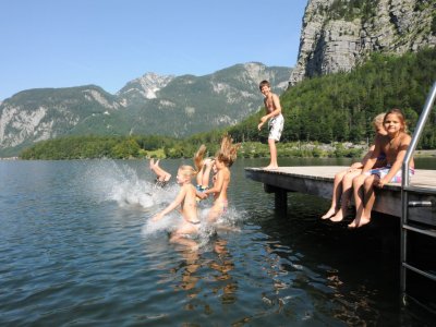 © Viertbauer | Baden im Salzkammergut: Strandbad Obertraun am Hallstättersee