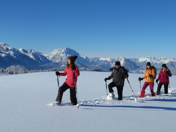 © OÖTourismus/Röbl | Winter in Gosau: Schneeschuhwanderung “Dachstein West“