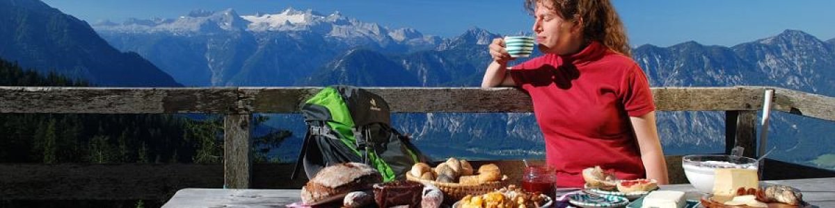 Frühstück auf der Alm in der Ferienregion Dachstein Salzkammergut - © Kraft