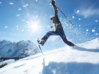 © OÖ.Tourismus/Röbl | Winterurlaub in Gosau: Schneeschuhwandern im Salzkammergut